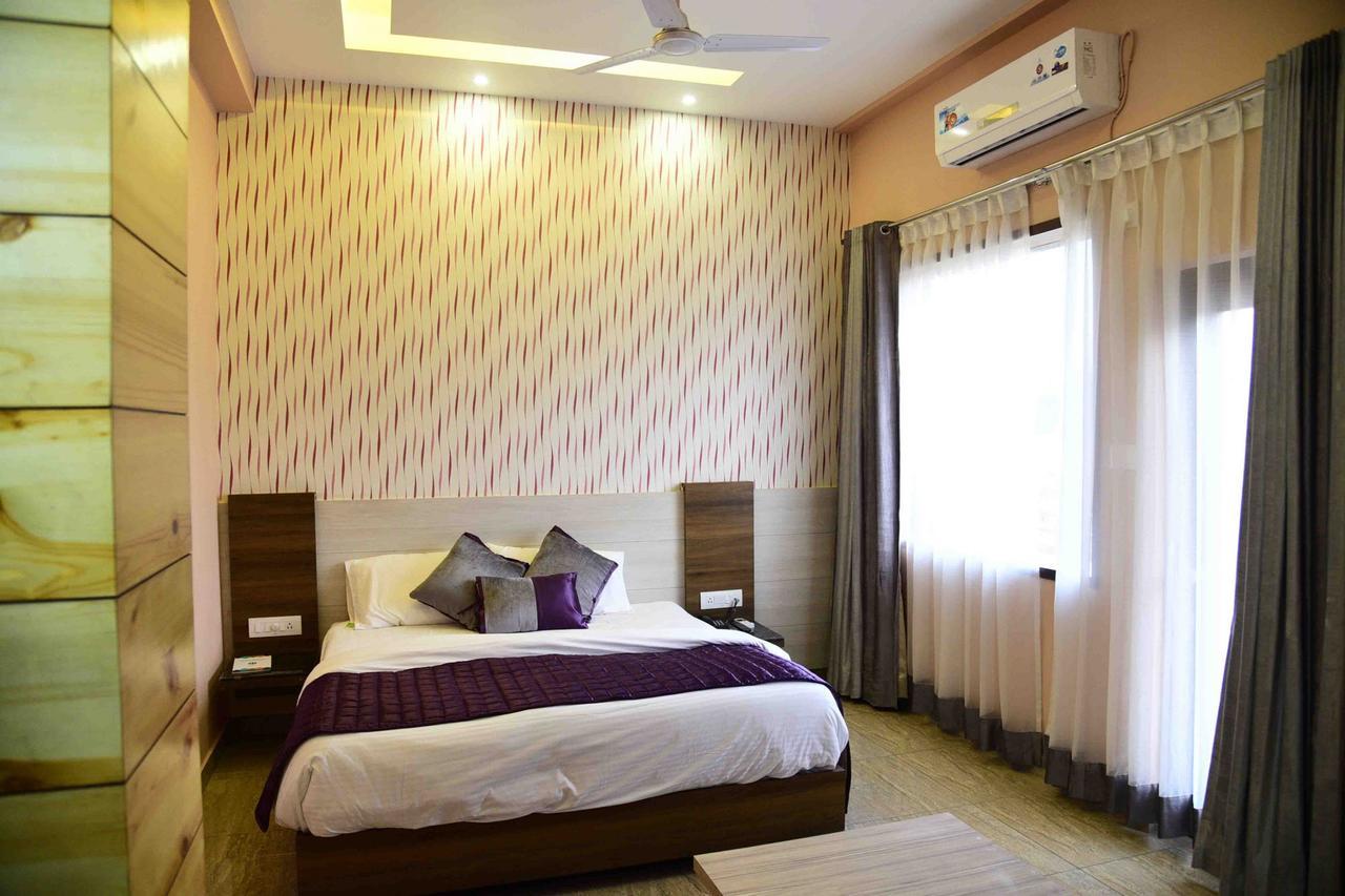 Fabhotel Kangra Roadway Inn Tanda Kültér fotó
